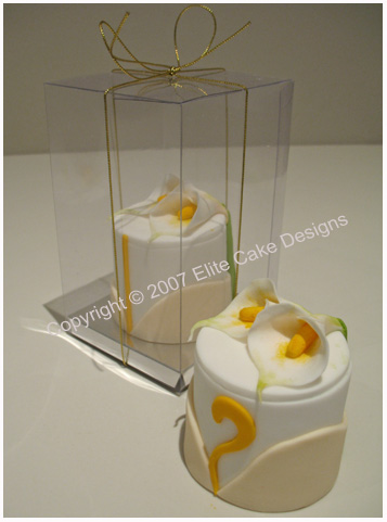 Exotic lily Mini Cake for wedding