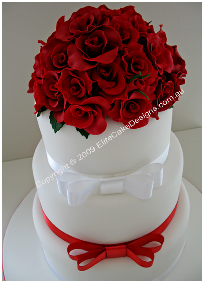 red rose bouquet wedding cake